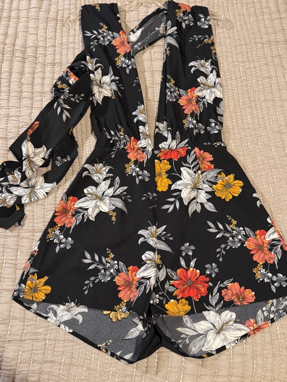 VCAY Crisscross Tie Back Floral Print Romper Size 4/6 - Picture 4 of 12